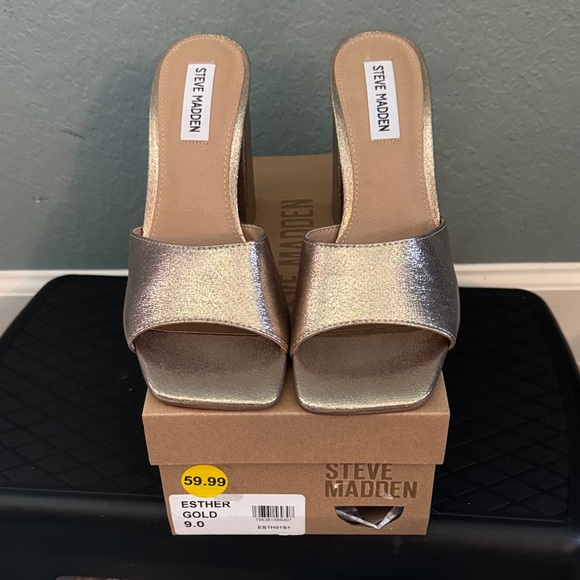 Steve Madden Gold Heels - Picture 1 of 8
